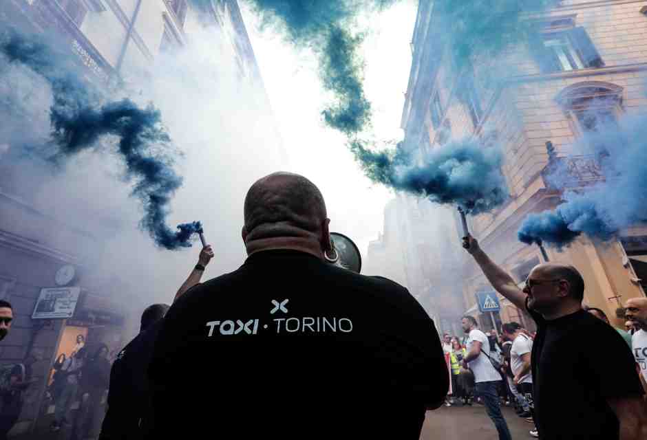 È il giorno dello sciopero dei taxi contro il governo pro-taxi