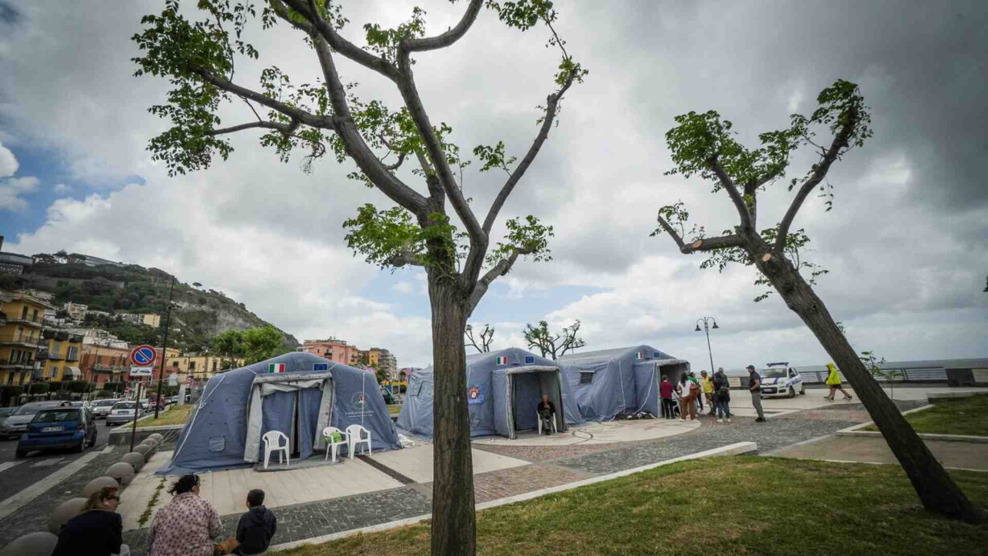 Nuova scossa di terremoto ai Campi Flegrei: oggi vertice tra Meloni e Musumeci