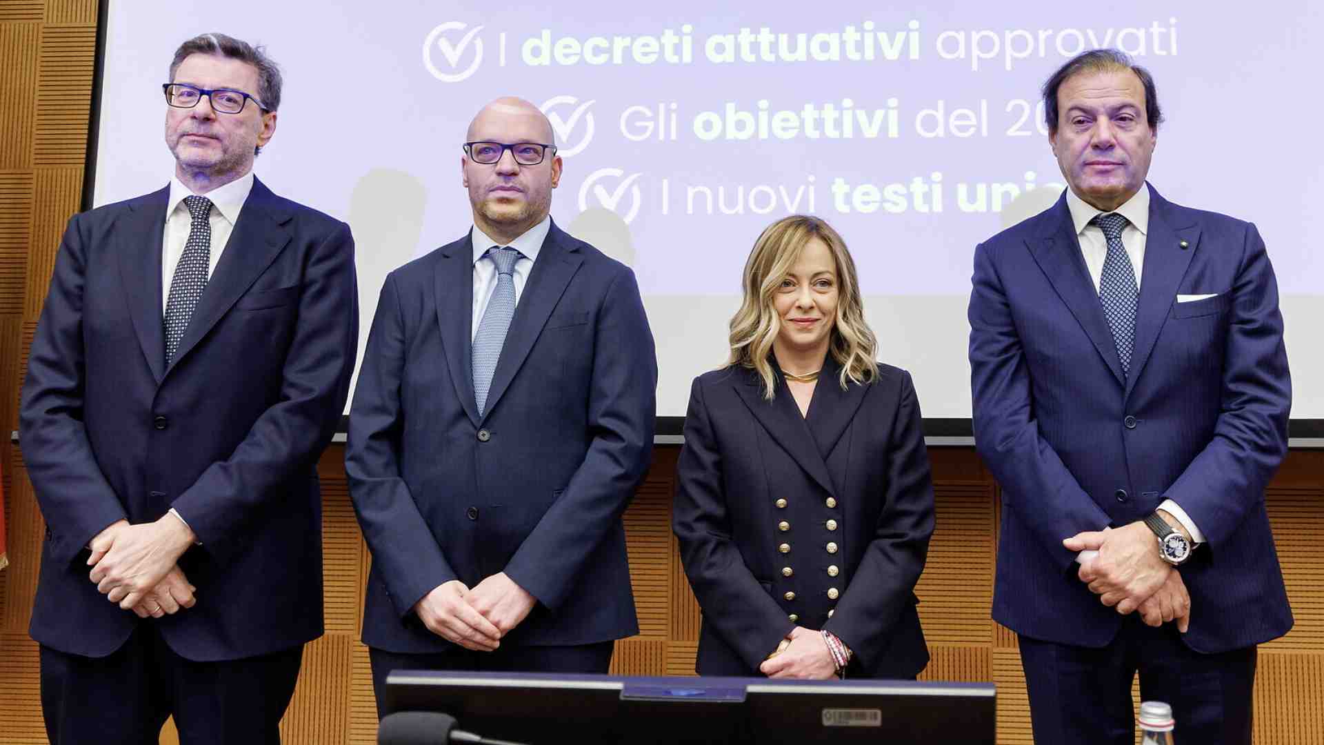 Meloni frena sul redditometro: "Mai nessun grande fratello fiscale. Leo riferirà in Cdm"