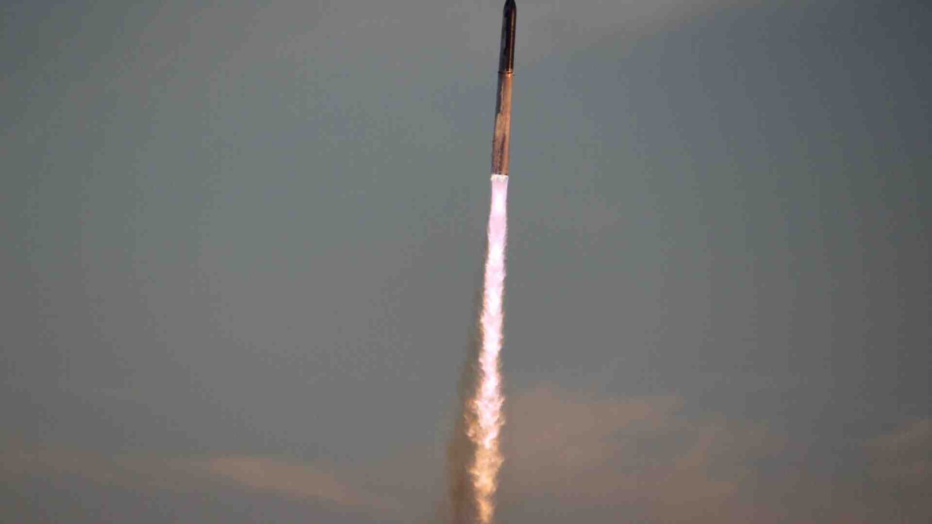 SpaceX lancia segretissimi satelliti per la Difesa americana: cosa sono e a cosa servono