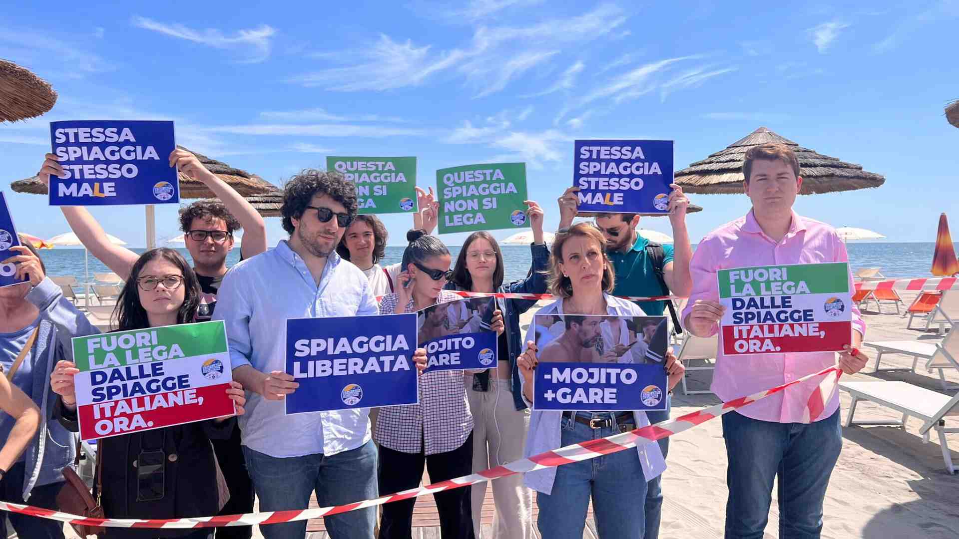 I radicali occupano il Papeete Beach: "Salvini difende gli interessi di pochi, via alle liberalizzazioni"