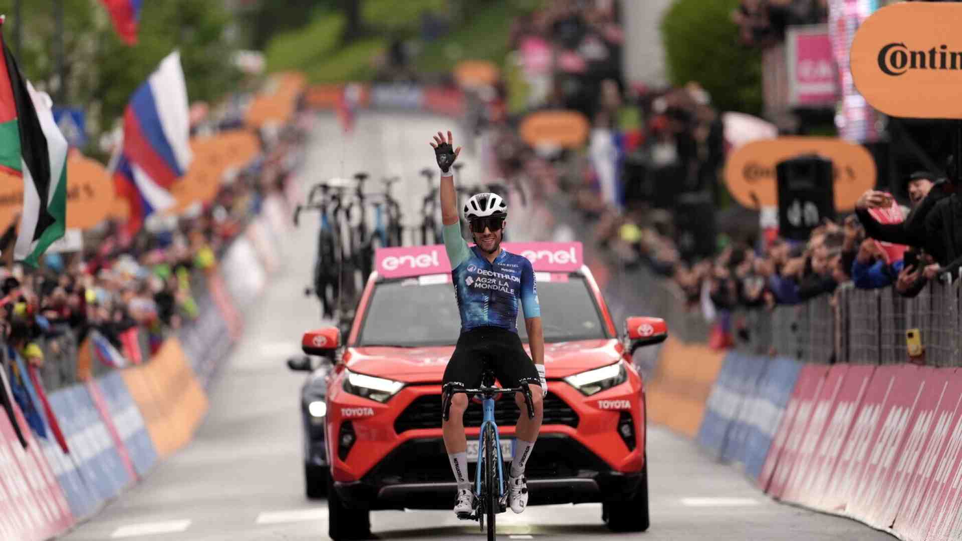 Giro d'Italia, la solitudine gioiosa di Andrea Vendrame