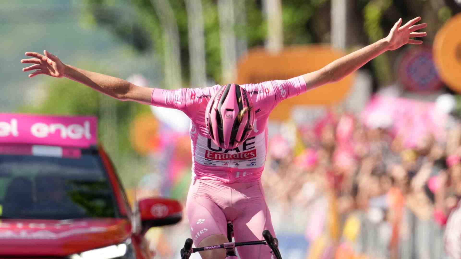 Giro d'Italia, la dimensione di Tadej Pogacar