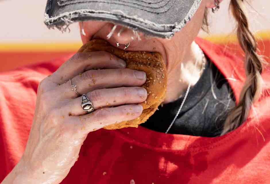 A "Un Posto al sole" se la prendono con i fast food