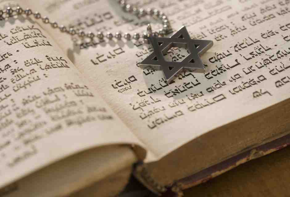 Quando Dio creò il mondo lo fece in ebraico, la lingua primordiale e fatale