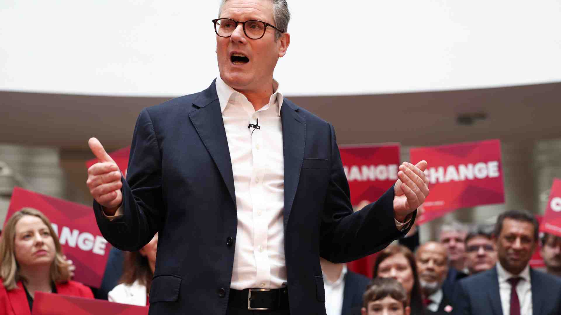 Lampi di sinistra liberale. Storia delle leadership di Starmer e Glucksmann