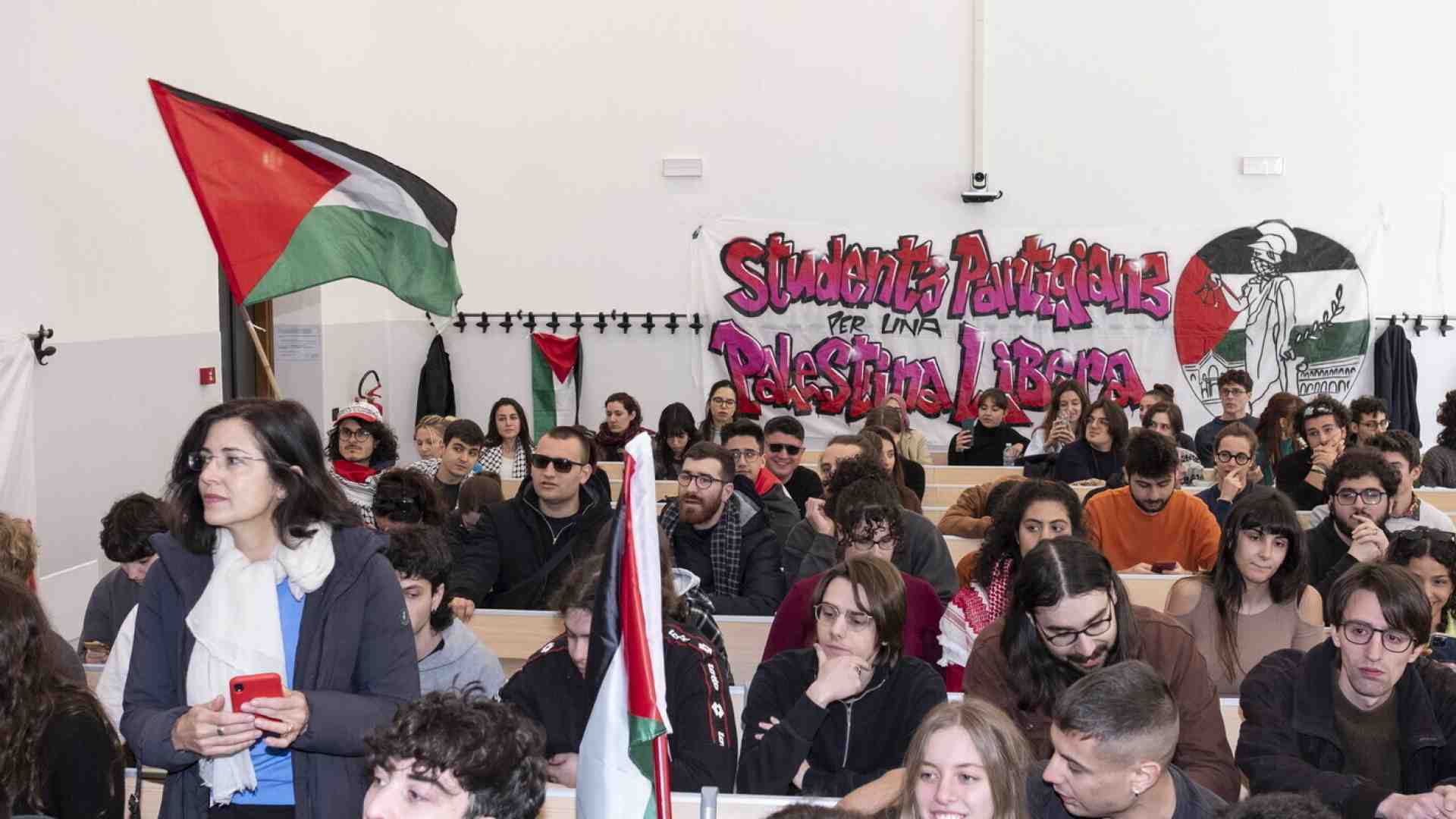 Gli studenti di Milano dicono basta alle occupazioni pro Palestina: "Odio verso gli universitari ebrei"
