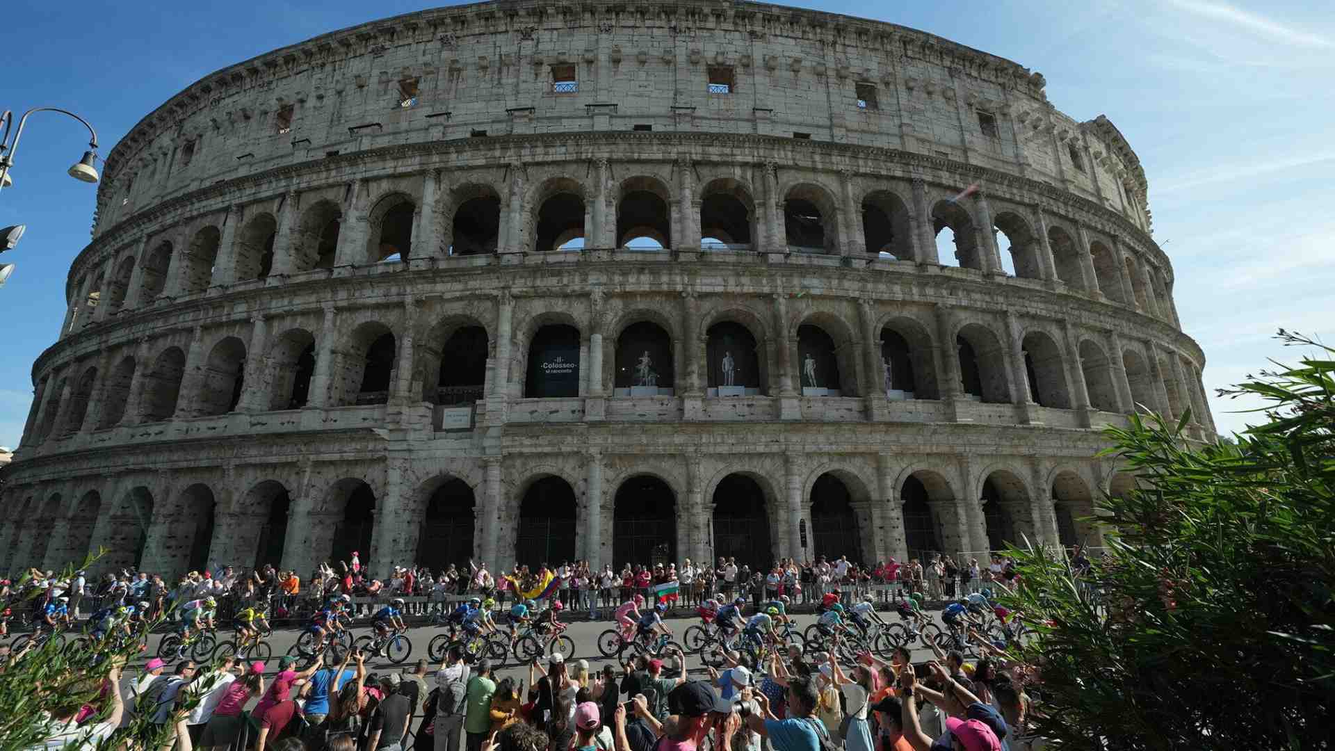 L'addio e l'arrivederci al Giro d'Italia di Domenico Pozzovivo e Giulio Pellizzari
