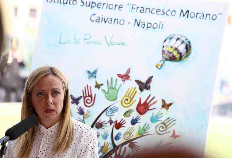 Giorgia Meloni a Caivano: "Una sfida del mio governo. Non ero preparata all'emozione"