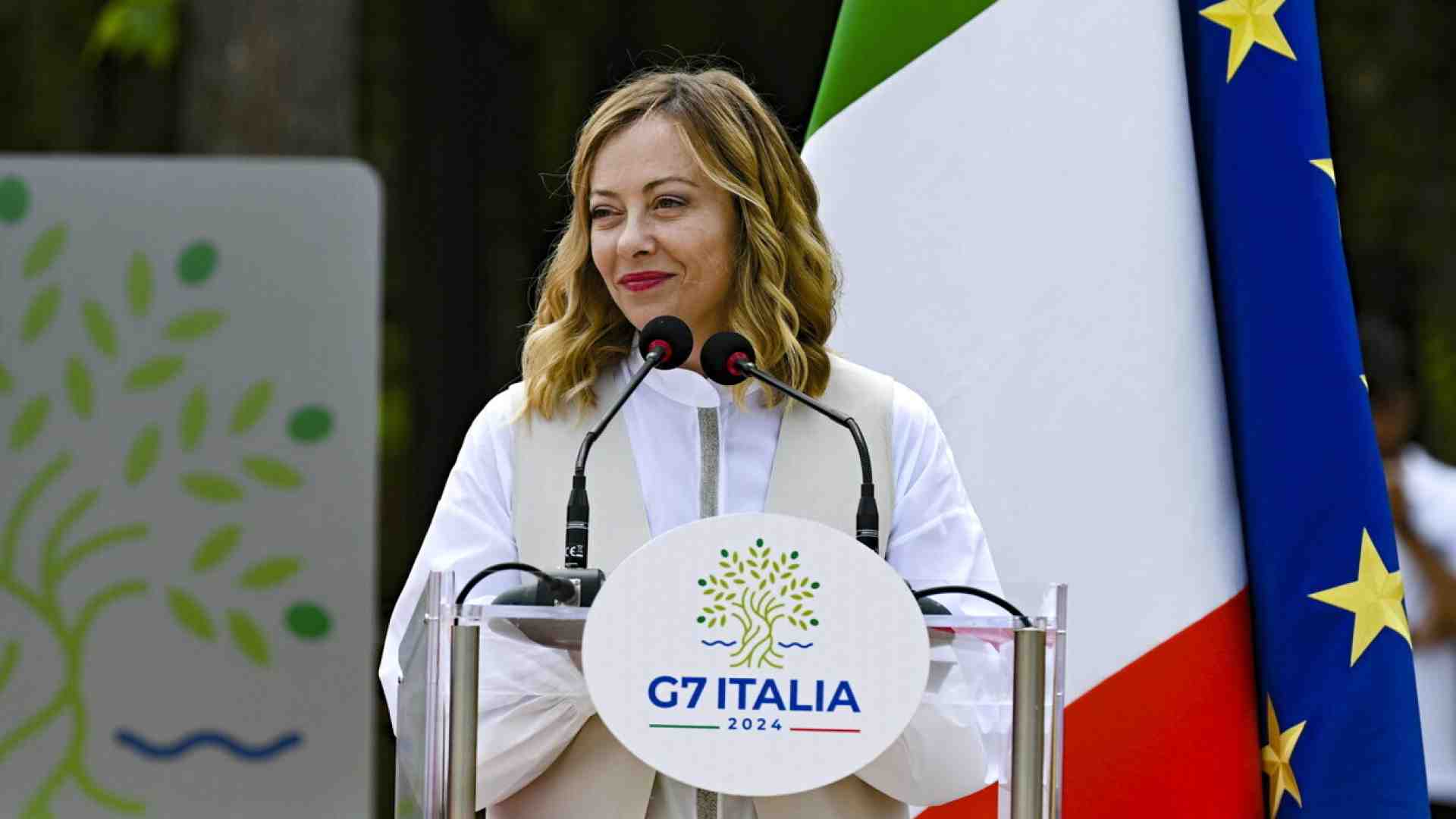 Meloni: "L'Europa non ci dica cosa mangiare. Non ho litigato con De Luca"