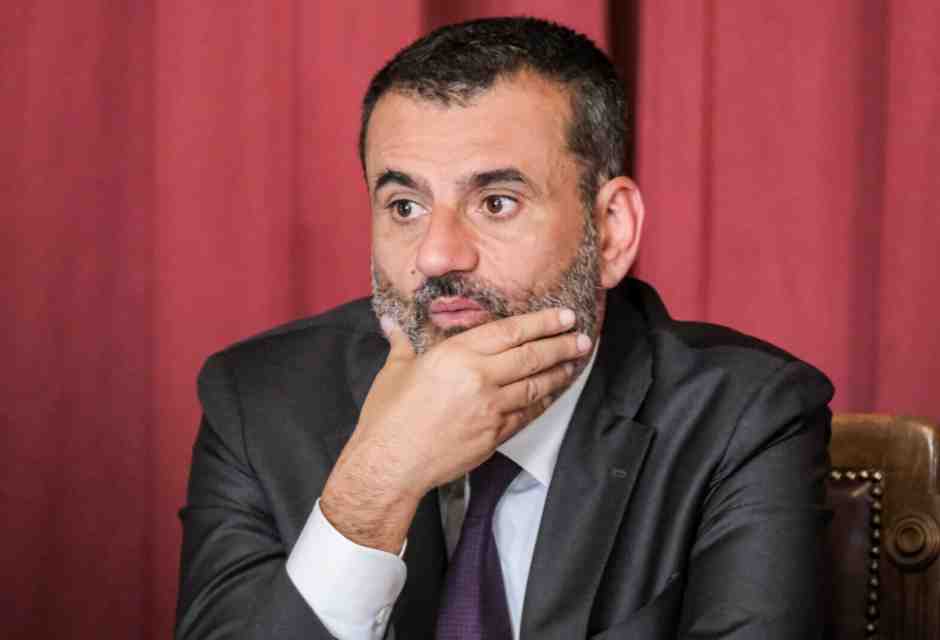 San Decaro da Bari, punta a 250 mila preferenze. Ad aiutarlo c'è D'Alema