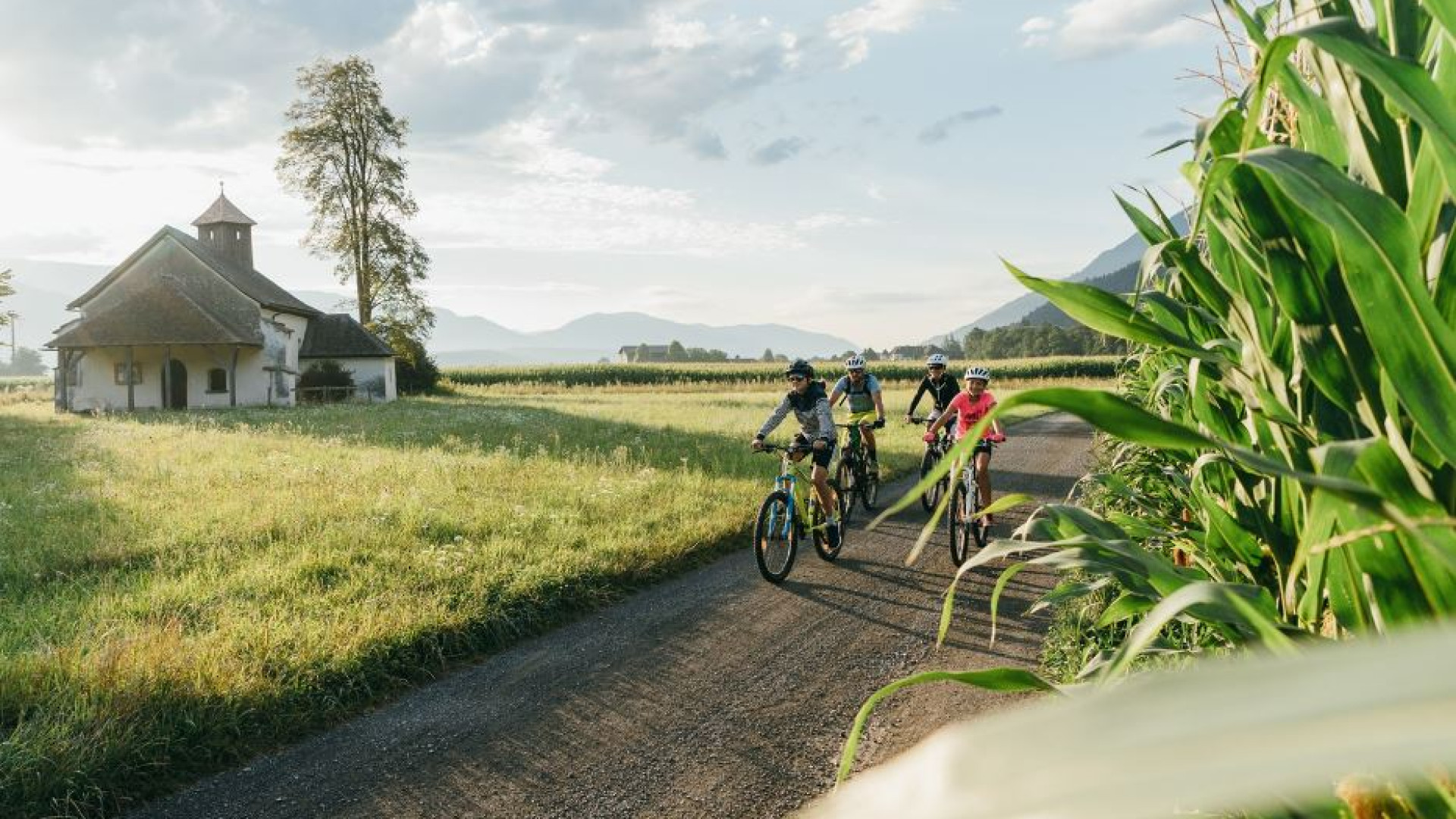 Viaggiare pedalando: il cicloturismo è slow, ma va forte