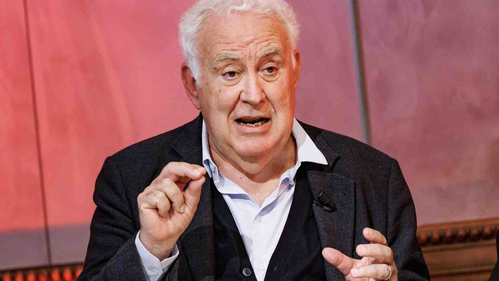 Si parte pure con la separazione tra nomi e cognomi