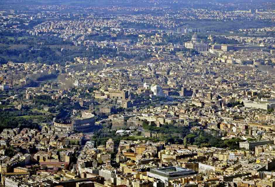 Milano piange, Roma per una volta ride