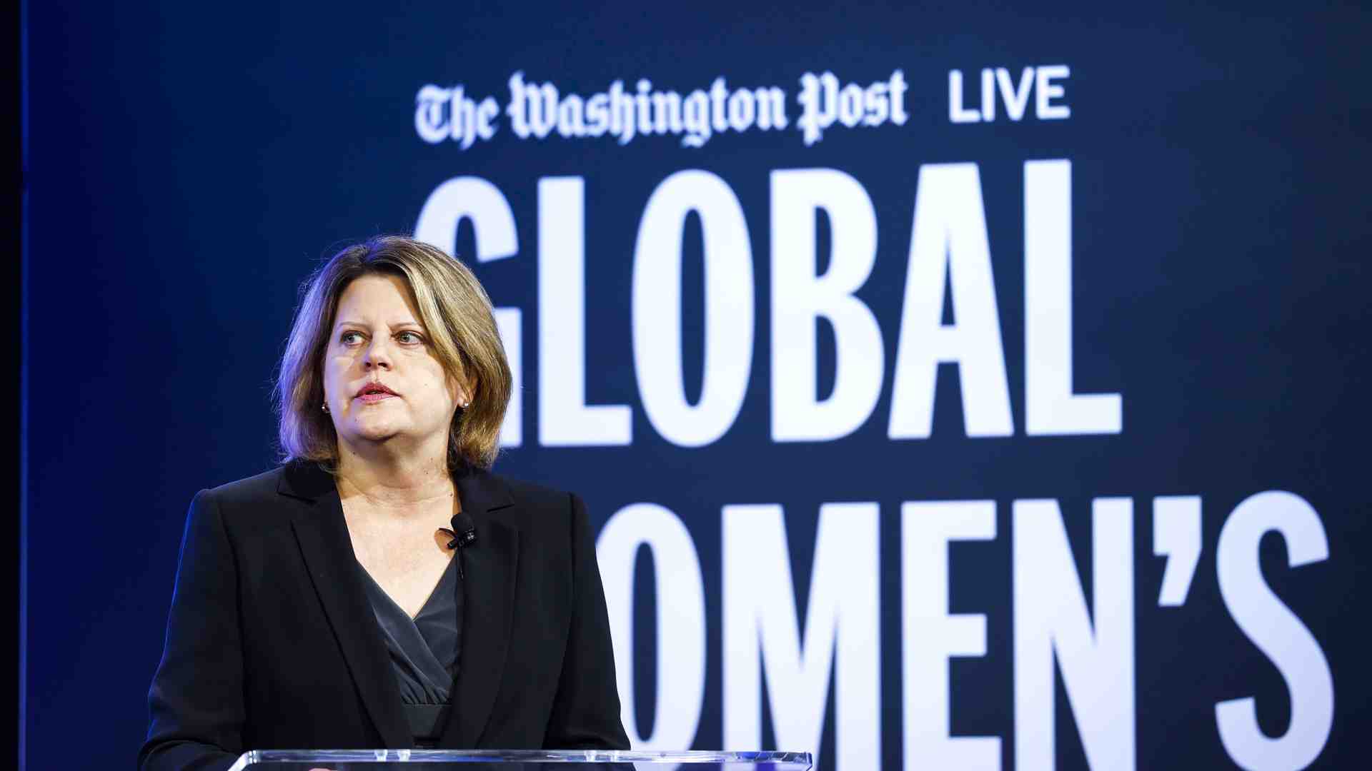 Il Washington Post nei guai perde anche la sua direttrice superstar Sally  Buzbee