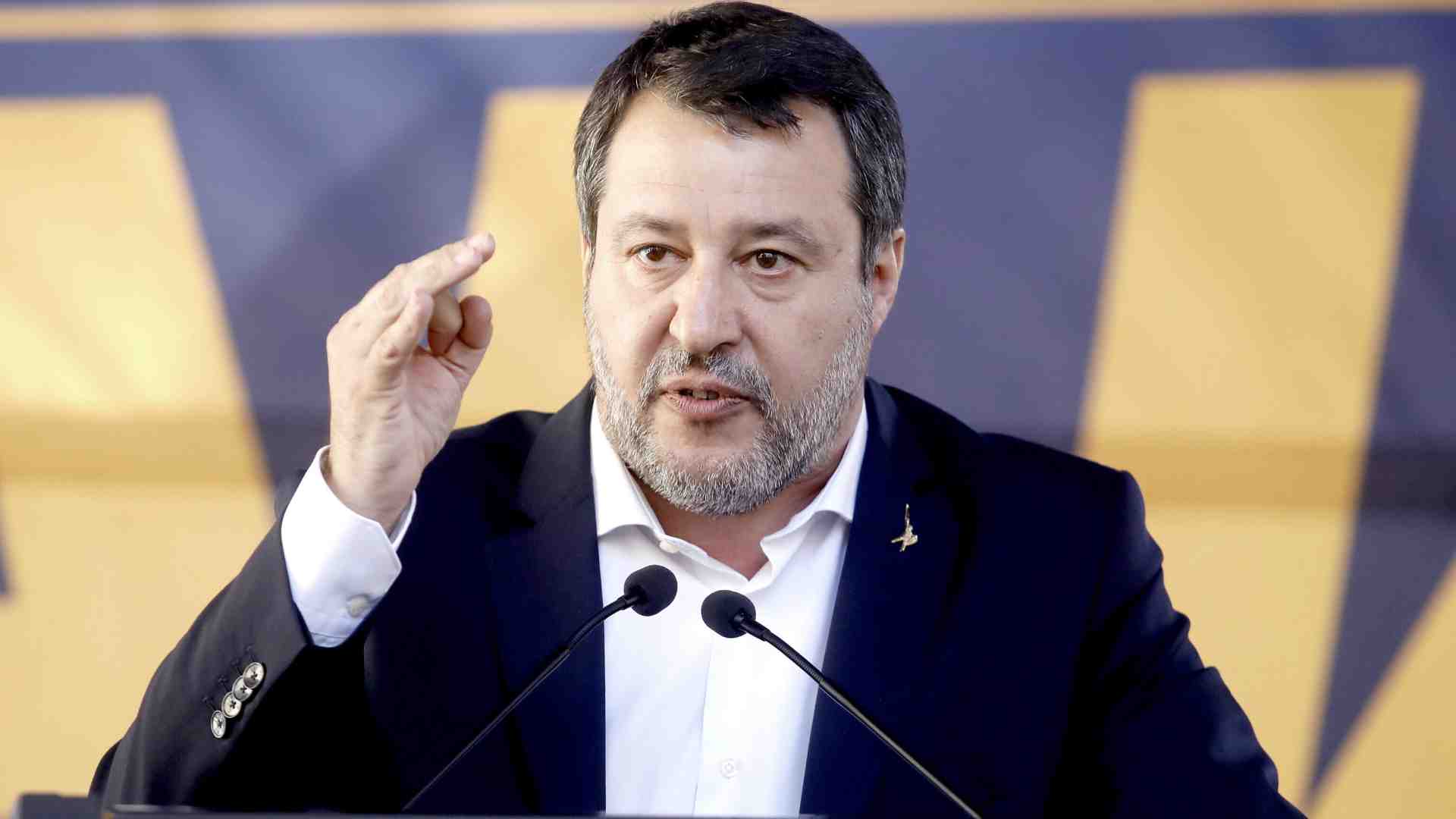 La retromarcia di Salvini su Mattarella e il 2 giugno: "Nessuna polemica. Ha il rispetto mio e della Lega"