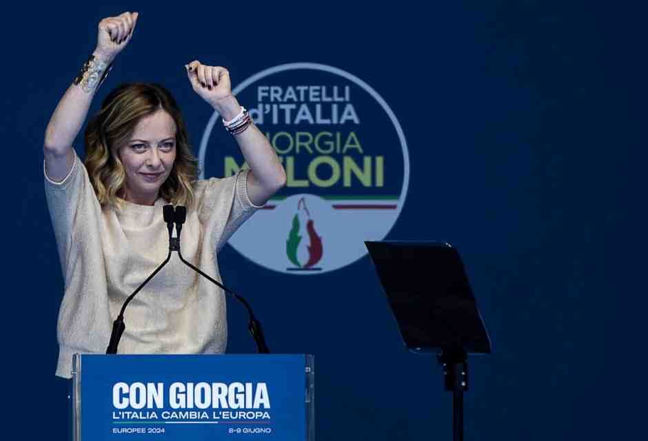 Mini bonus, un "decretino" sulla sanità e la social card (al via da settembre): gli ultimi spot di Meloni