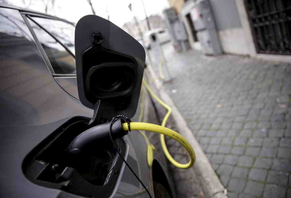 Gli incentivi per le auto elettriche vanno a ruba. Anomalia di un successo