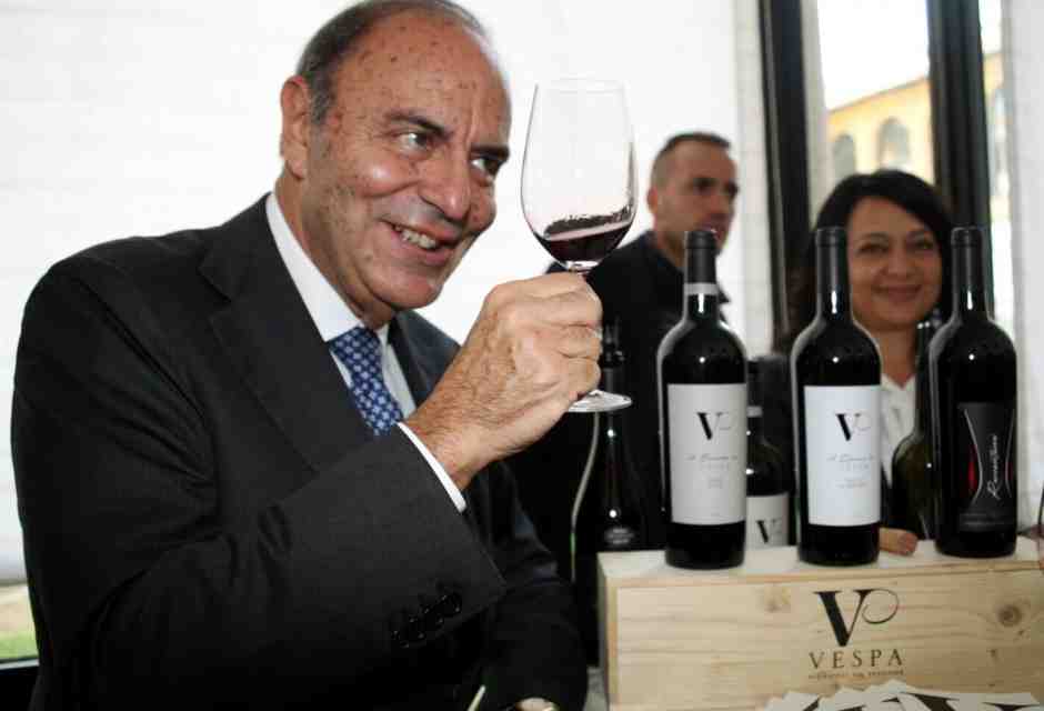 Vespa e la querelle enologica-ferroviaria. Parla Riccardo Cotarella, il gran ciambellano dei vini italiani