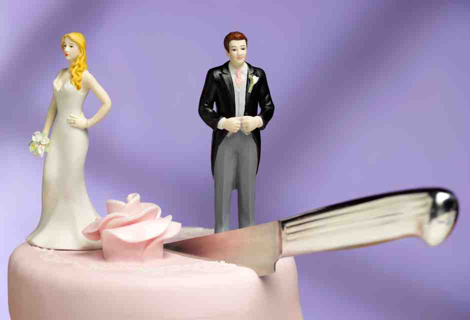 Diminuiscono i matrimoni religiosi e crolla il numero dei nuovi nati. Non è un caso