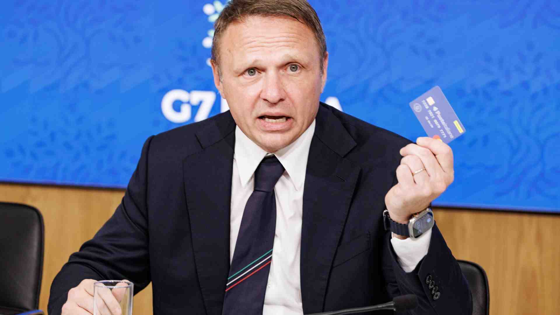 Come funziona la nuova social card presentata da Lollobrigida