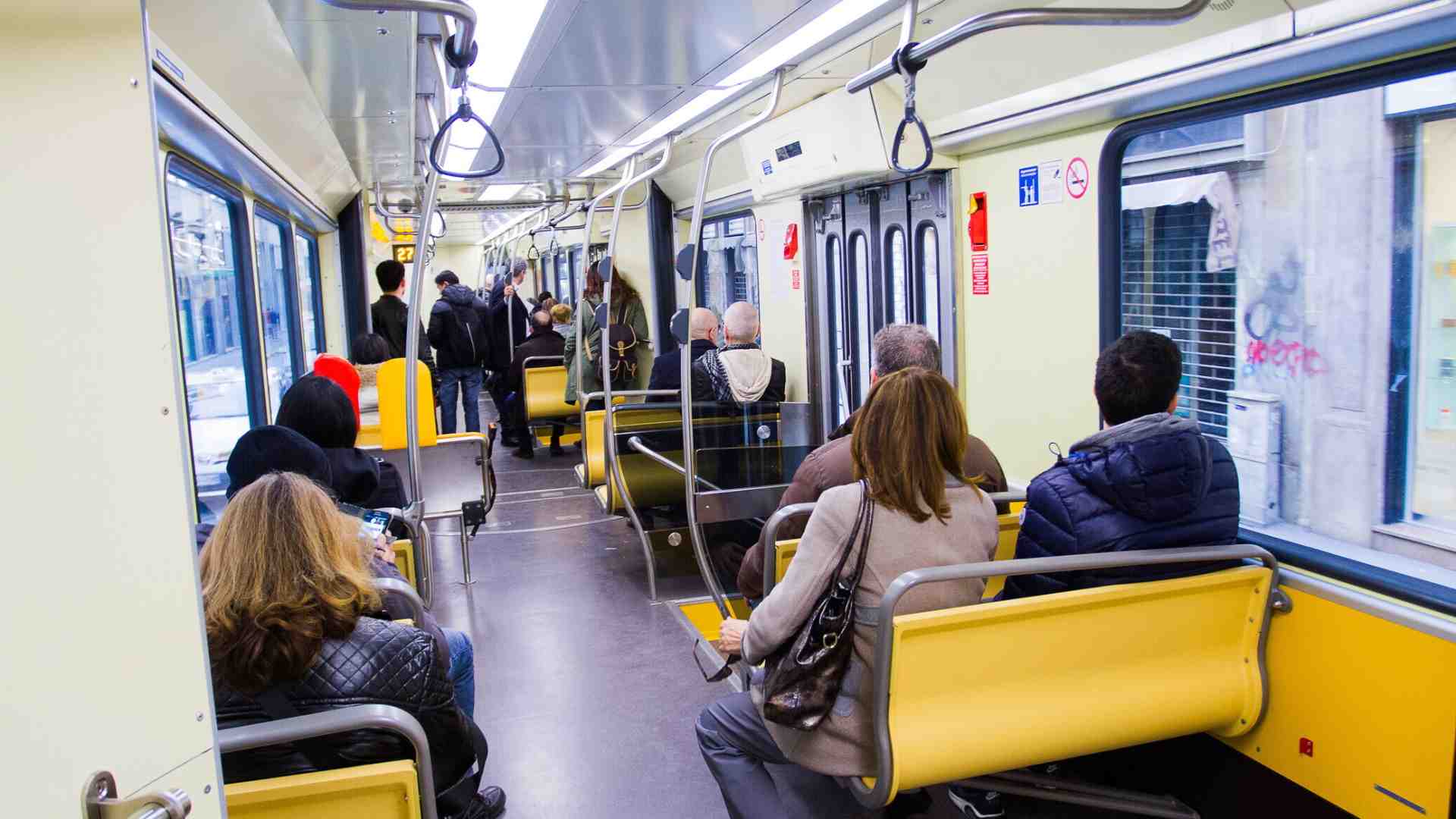 A Milano è guerra sulle strade: tagliati bus e tram per mancanza di personale