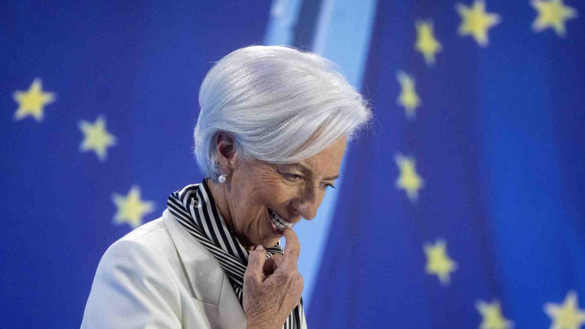 Lagarde taglia i tassi dello 0,25. Prima della Fed ma non troppo