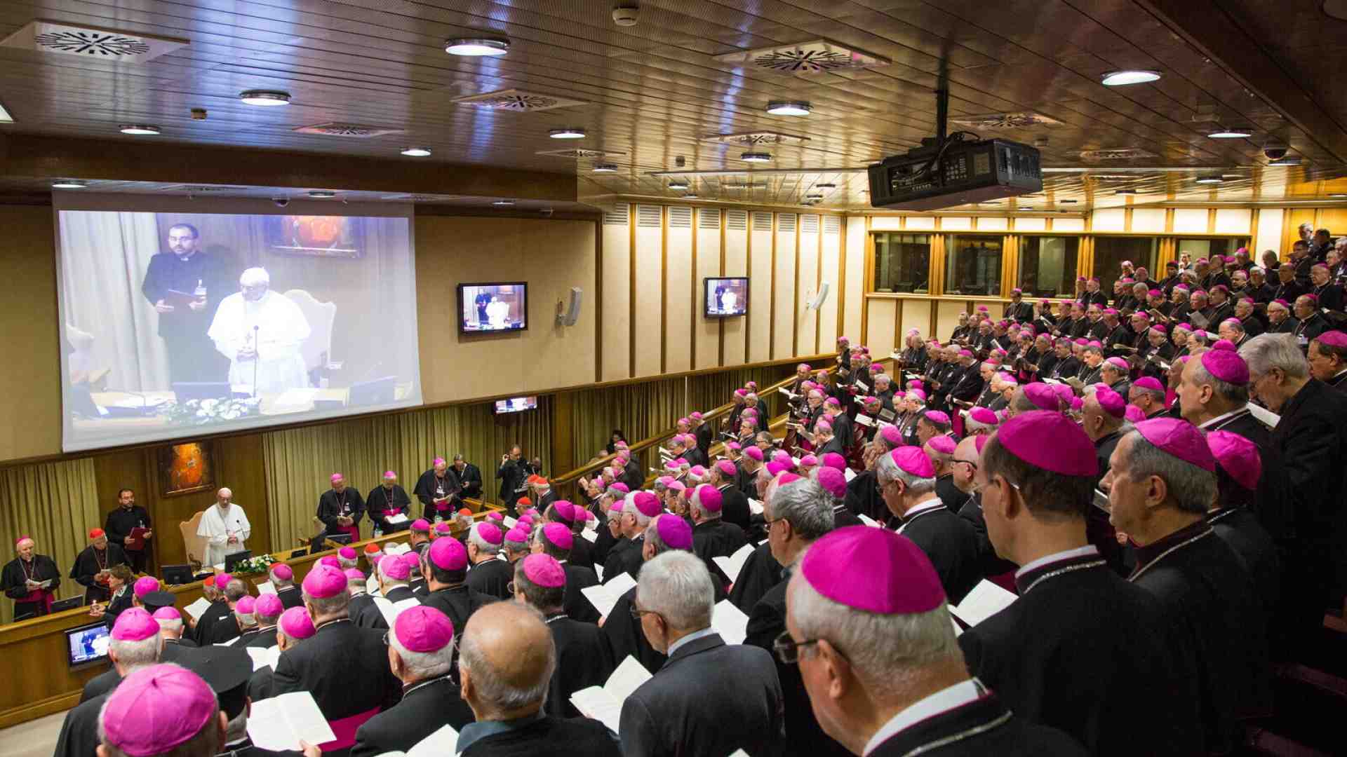 La ritrovata loquacità dei vescovi finisce per esaltare chi voleva punire la Chiesa