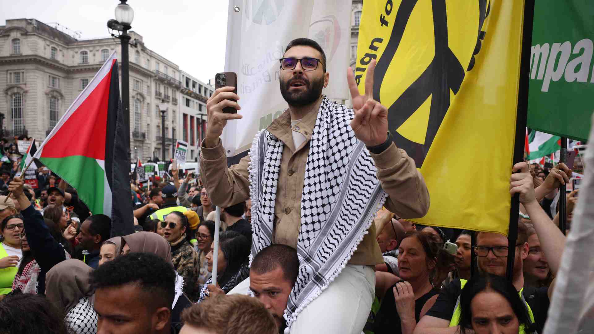 Per il D-Day, la Normandia onora il giornalista per cui "Israele è peggio dei nazisti"