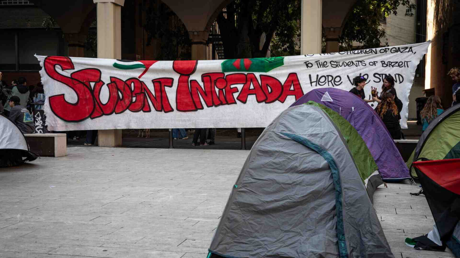 Le università contro Israele fanno il gioco di Hamas e dell’antisemitismo. Appello ai docenti italiani