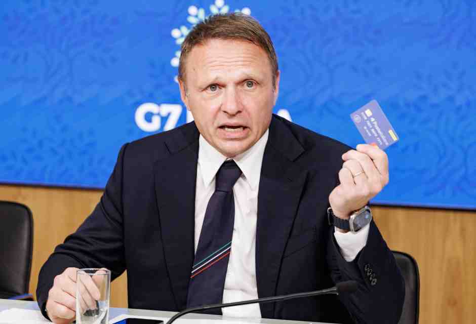 Come funziona la nuova social card presentata da Lollobrigida