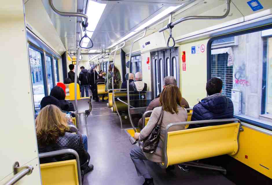 A Milano è guerra sulle strade: tagliati bus e tram per mancanza di personale