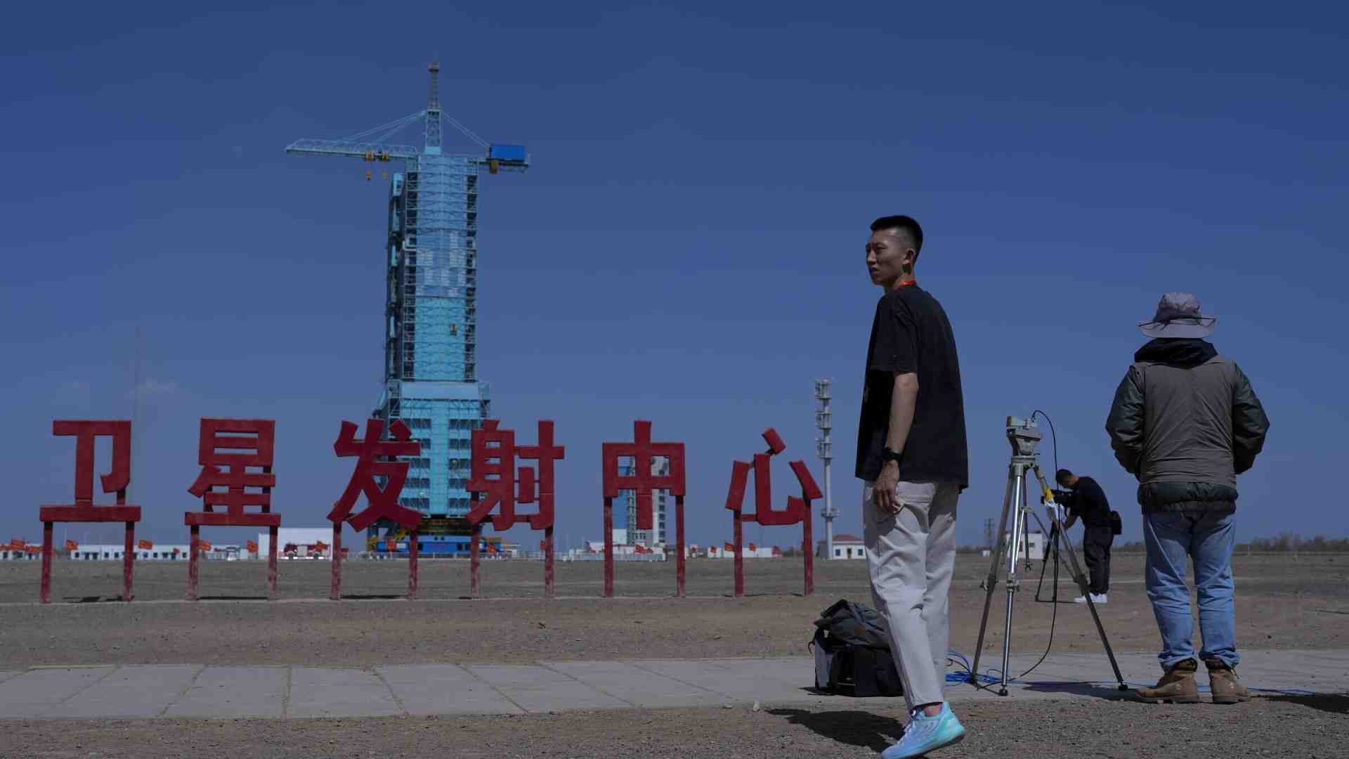 La Cina, in cerca del suo posto nello spazio, mostra i muscoli sulla Luna