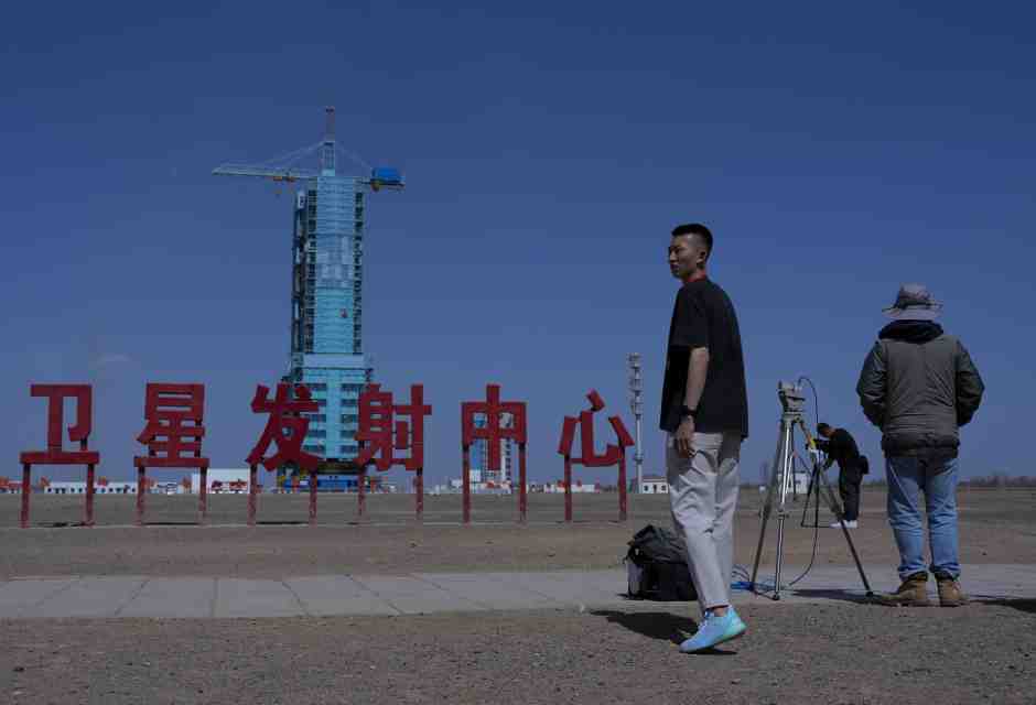 La Cina, in cerca del suo posto nello spazio, mostra i muscoli sulla Luna