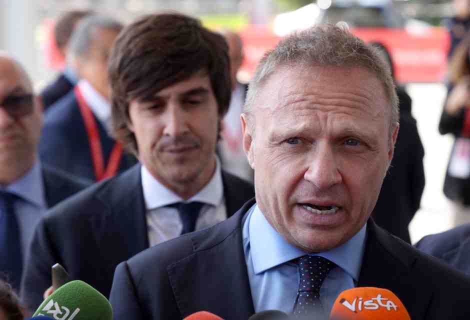 Si autosospende Paolo Signorelli, il capo ufficio stampa di Lollobrigida: su Rep. una sua chat privata