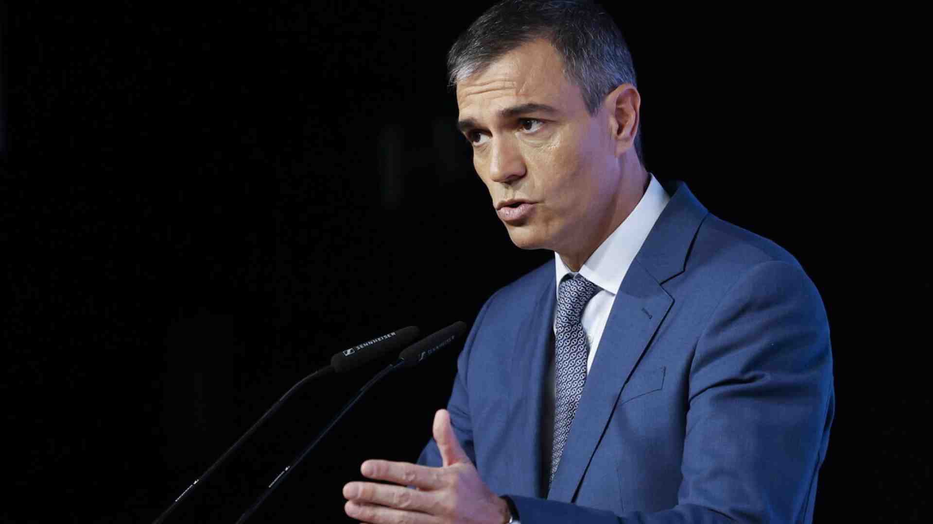 Gli scontri con la magistratura di Sánchez. Da noi il Pd tace