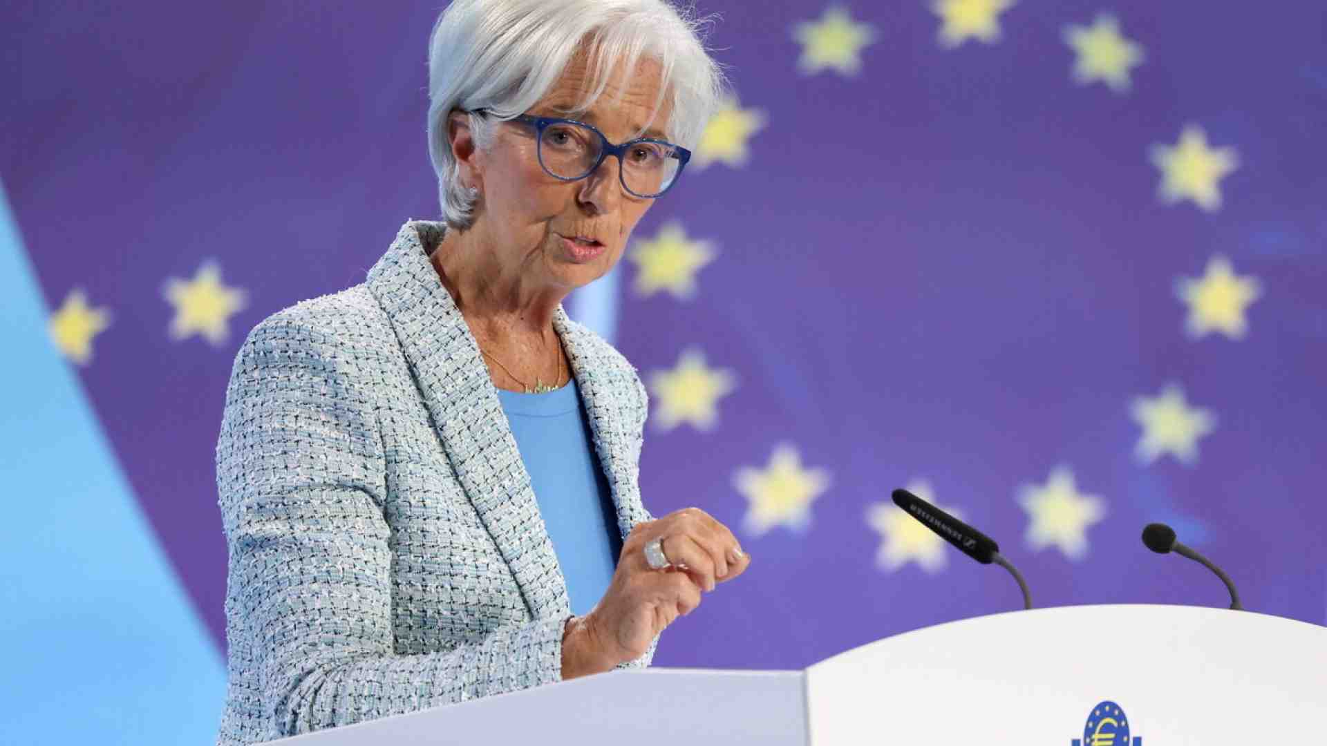 Lagarde: "L'Europa cresce ma la discesa dei tassi non sarà lineare"