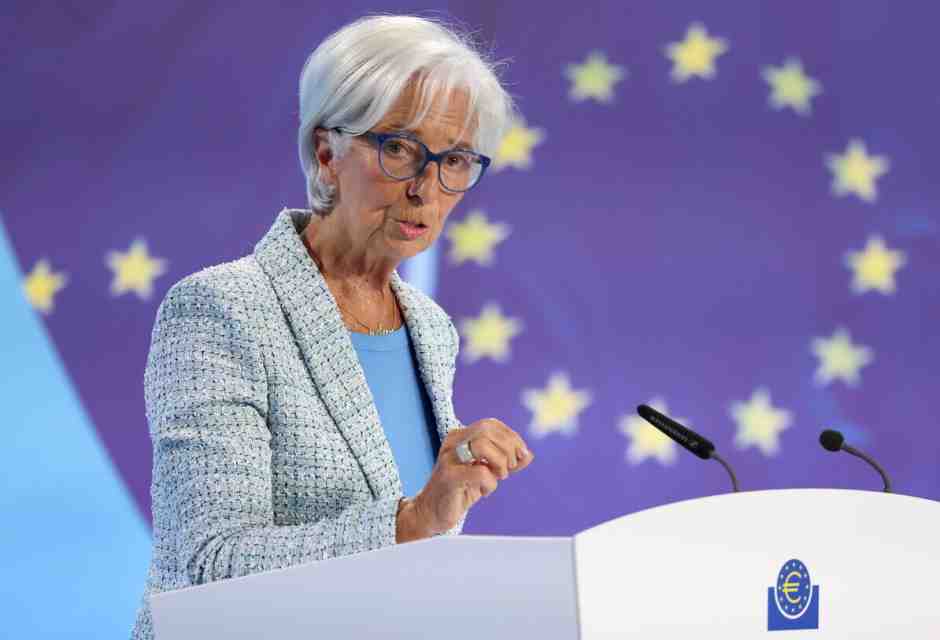 Lagarde: "L'Europa cresce ma la discesa dei tassi non sarà lineare"