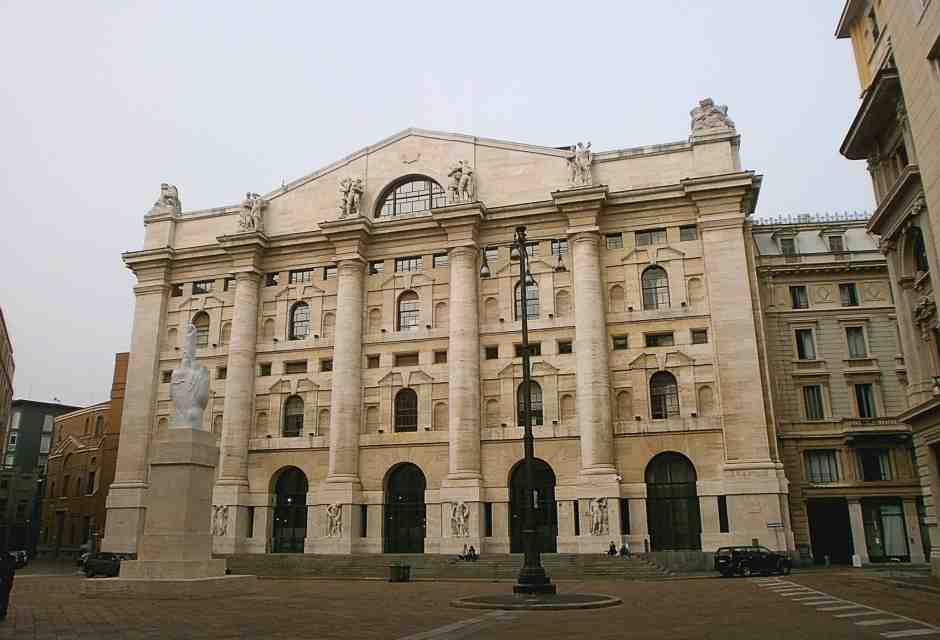 Il contraccolpo francese sulle borse europee contagia l'Italia