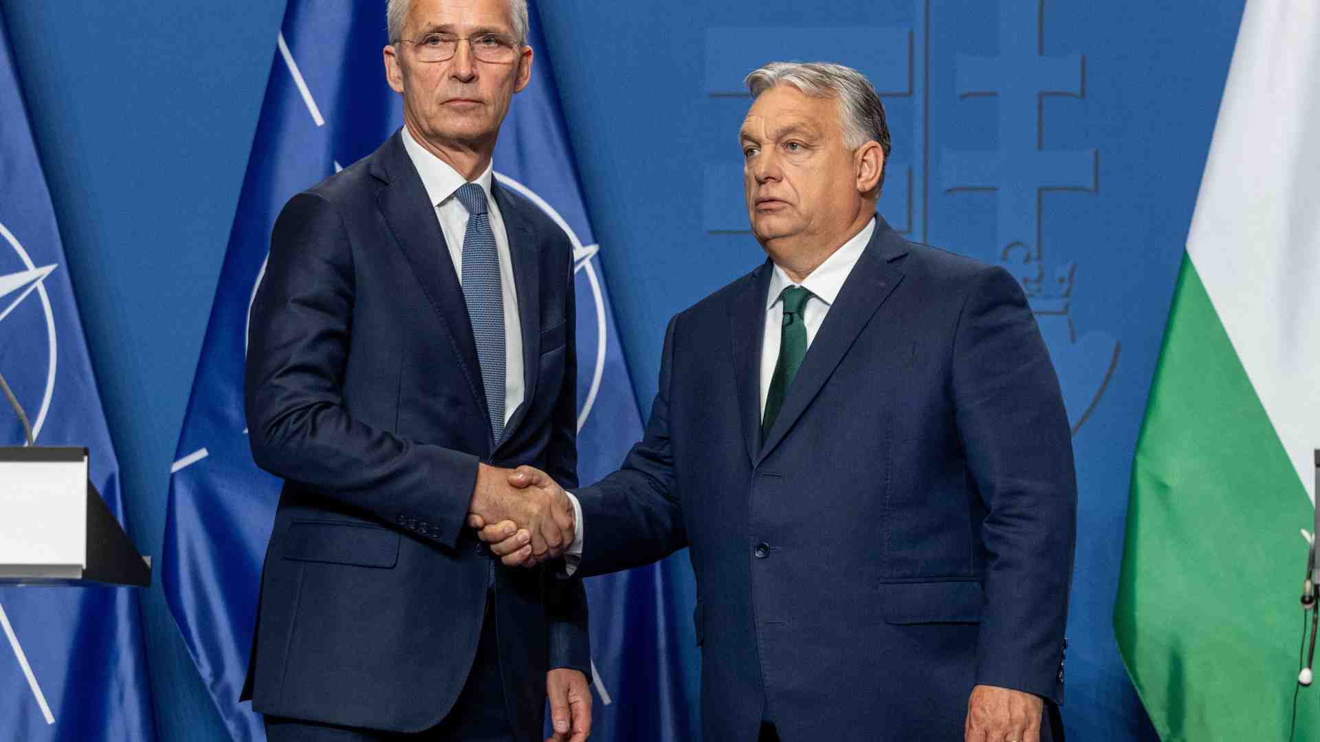 Orbán esclude aiuti all’Ucraina via Nato, crea un fronte “pacifista” filorusso e occhieggia a Ecr