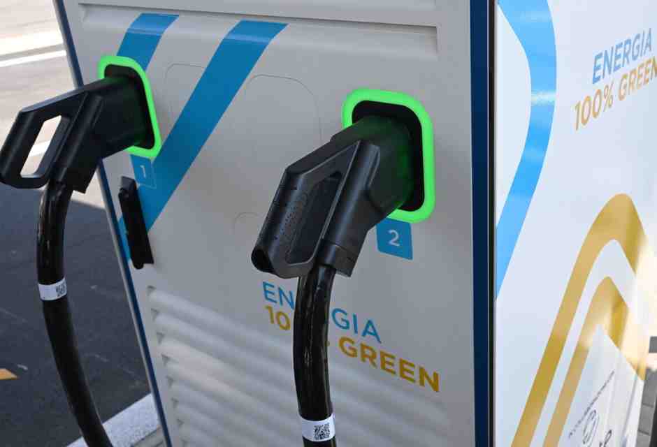 Sulle auto cinesi l’Europa va in tilt: i dazi aumentano, i sussidi restano