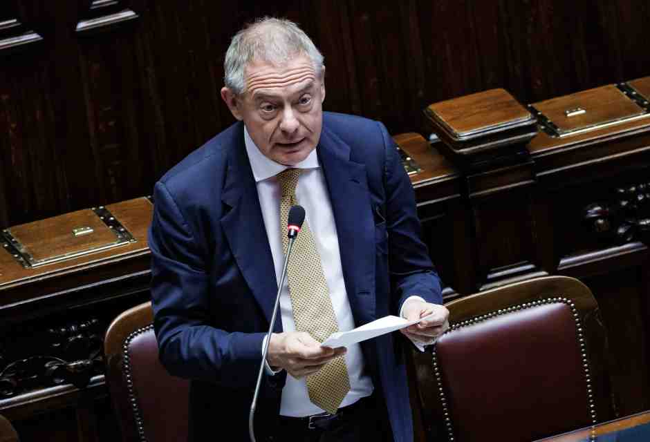 Porro: “Urso è uno statalista, e c’è il diritto di dirlo. Chissà cosa pensa Meloni”