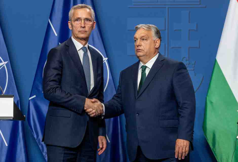 Orbán esclude aiuti all’Ucraina via Nato, crea un fronte “pacifista” filorusso e occhieggia a Ecr
