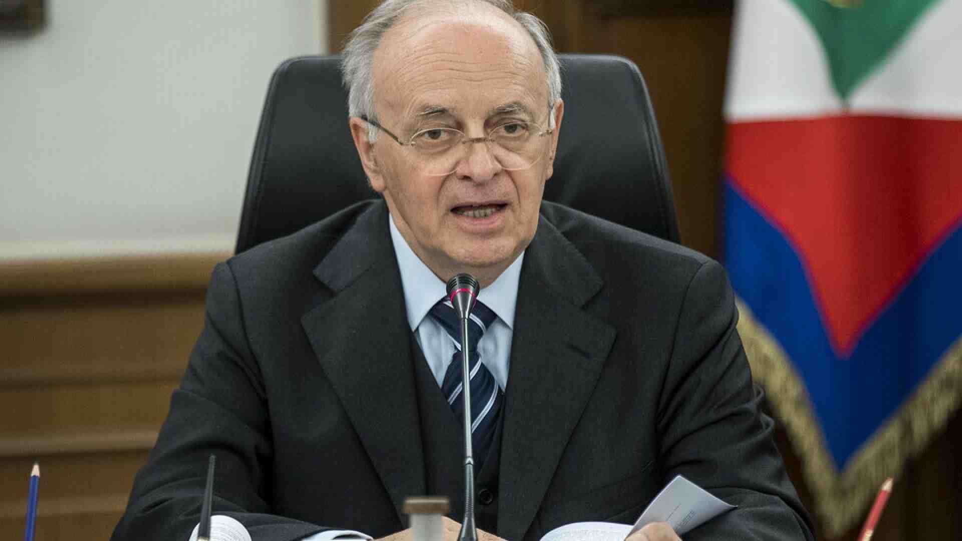 Davigo fa come Berlusconi: prima attacca i giudici e poi sceglie l’avvocato Coppi per salvarsi