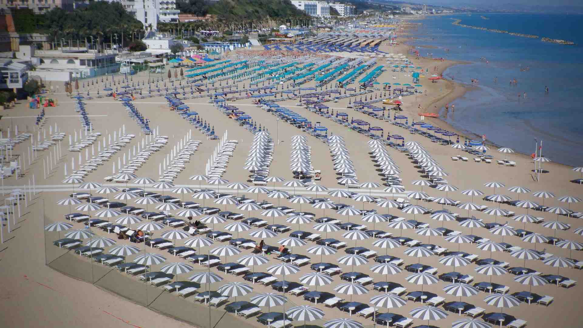 I dubbi del Quirinale sugli indennizzi per i balneari. Ma la Lega: "Andiamo avanti"