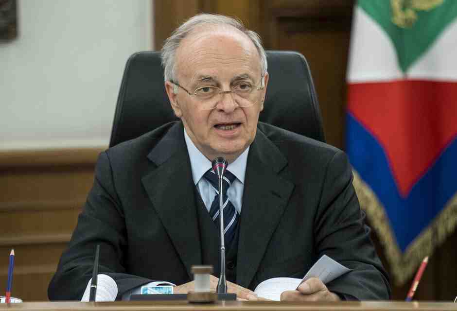 Davigo fa come Berlusconi: prima attacca i giudici e poi sceglie l’avvocato Coppi per salvarsi