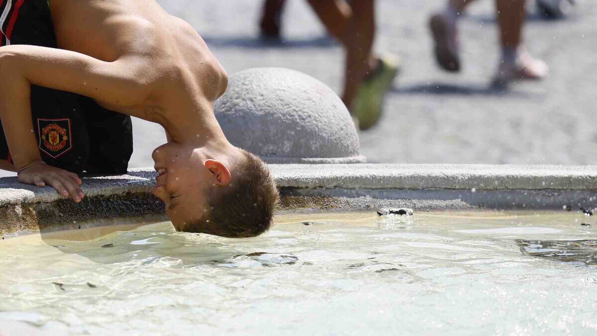 Pronti a consegnarci prigionieri di un’altra triste estate romana