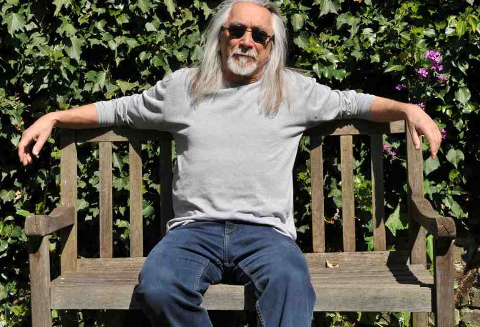 Antimemorie di uno scrittore "strano", che fa riaffiorare terre inabissate