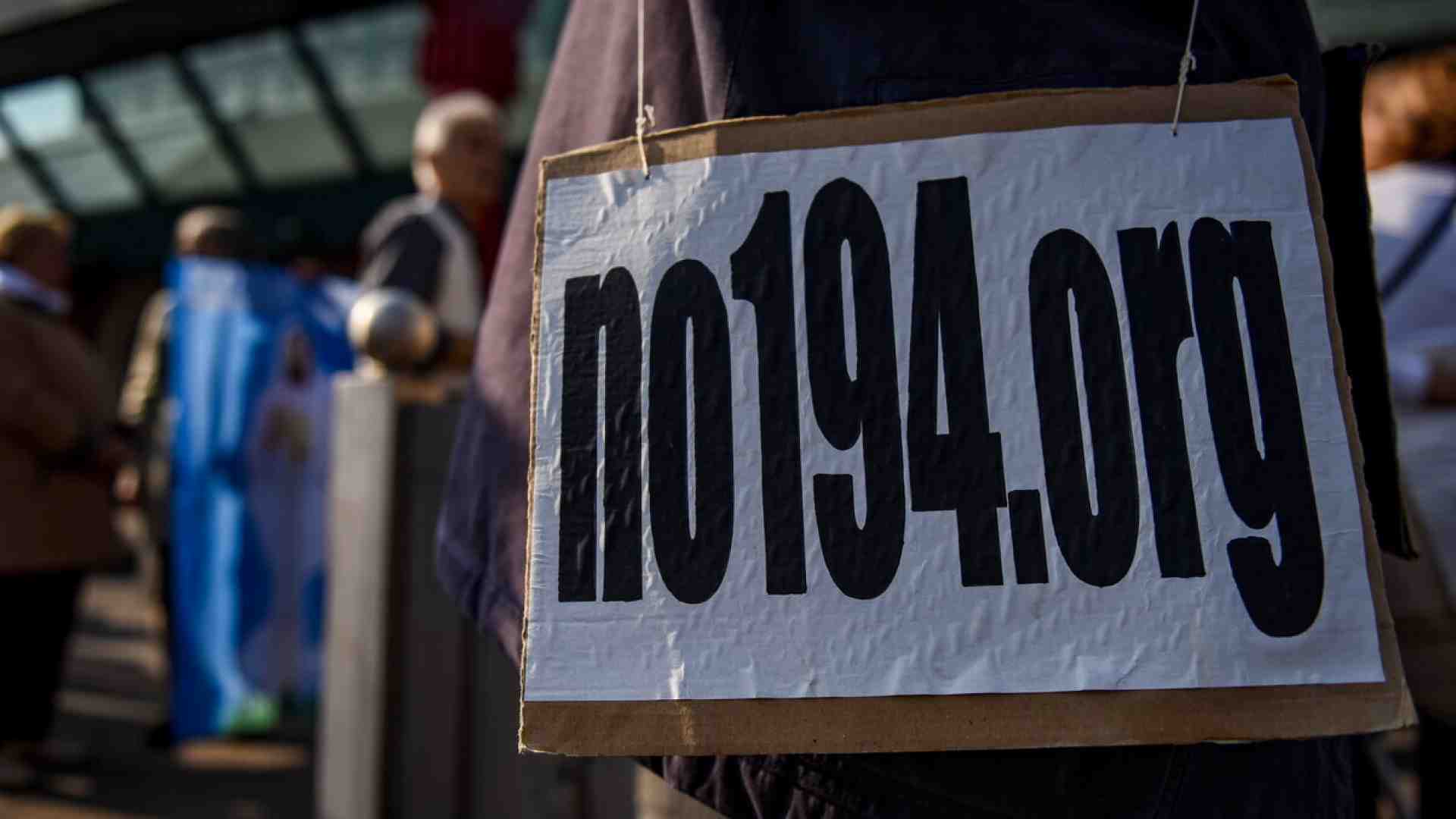 Si può essere contro l’aborto come diritto senza per questo prepararsi a impedirlo