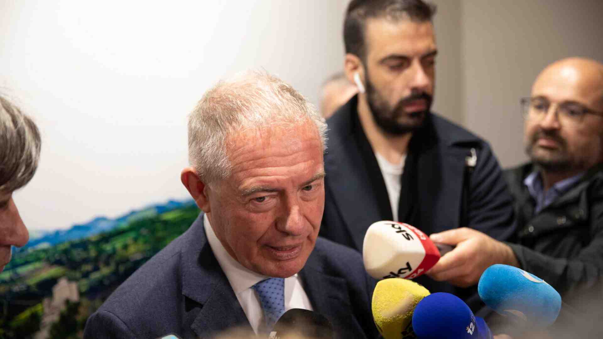 Adolfo Urso fra i politici denunciatori, che sono agli antipodi del cristianesimo